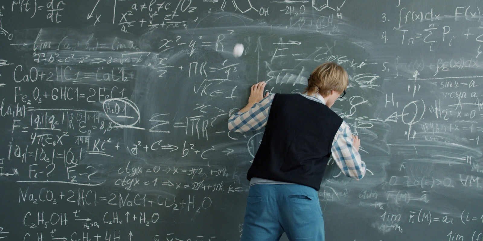 Défense et Sécurité : Enjeux Stratégiques et Politique Militaire